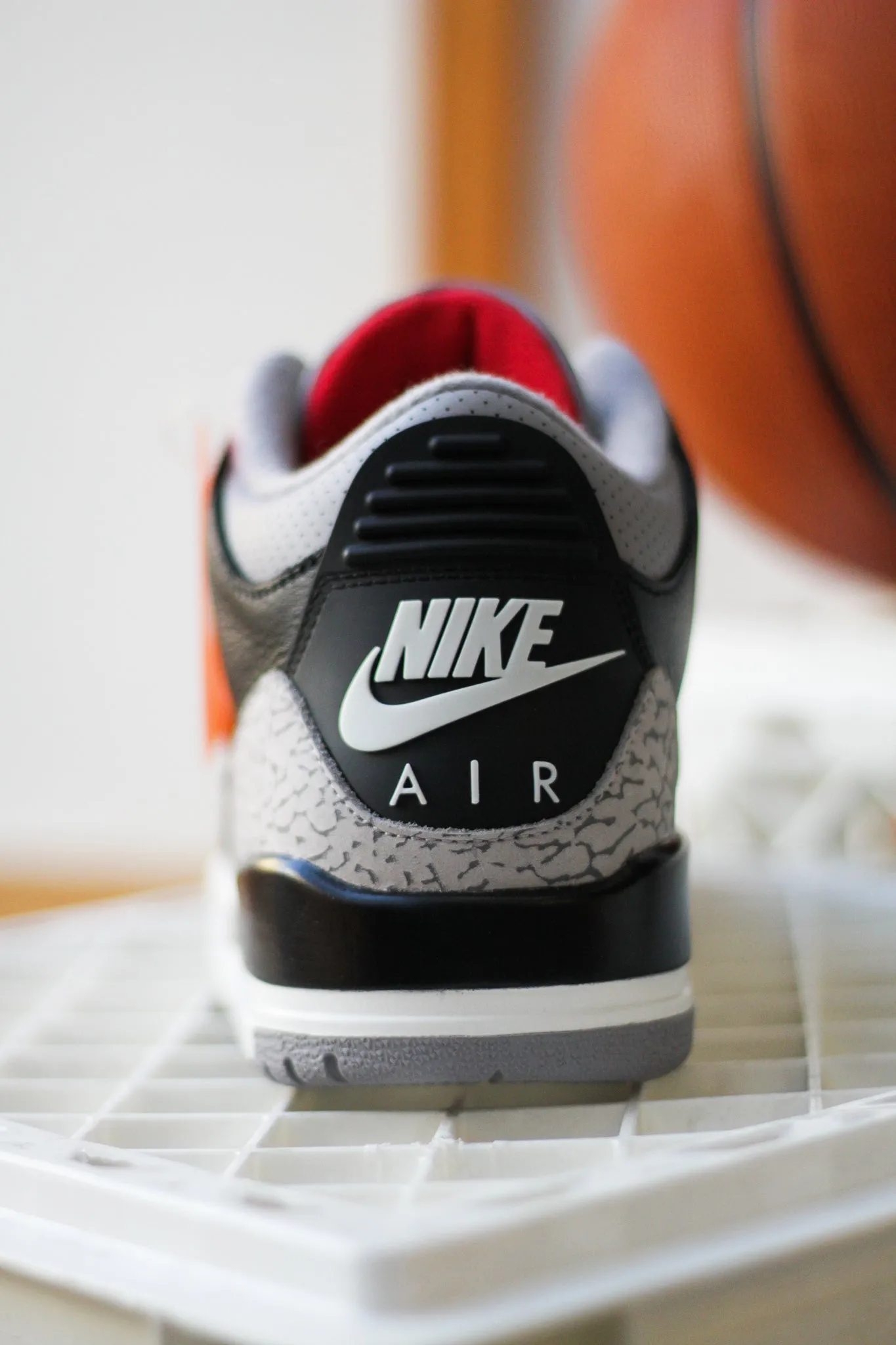 AIR JORDAN 3 RETRO "BLACK CEMENT"