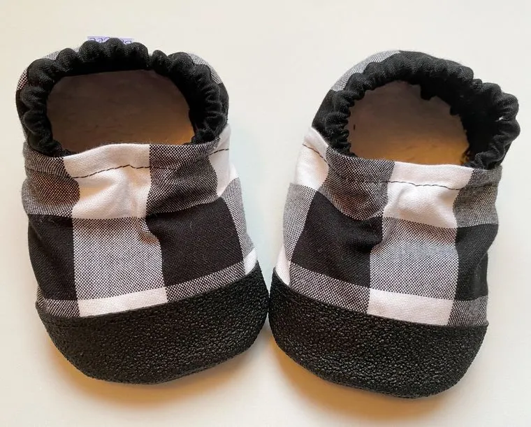 Black and white buffalo plaid baby shoes 6-12m