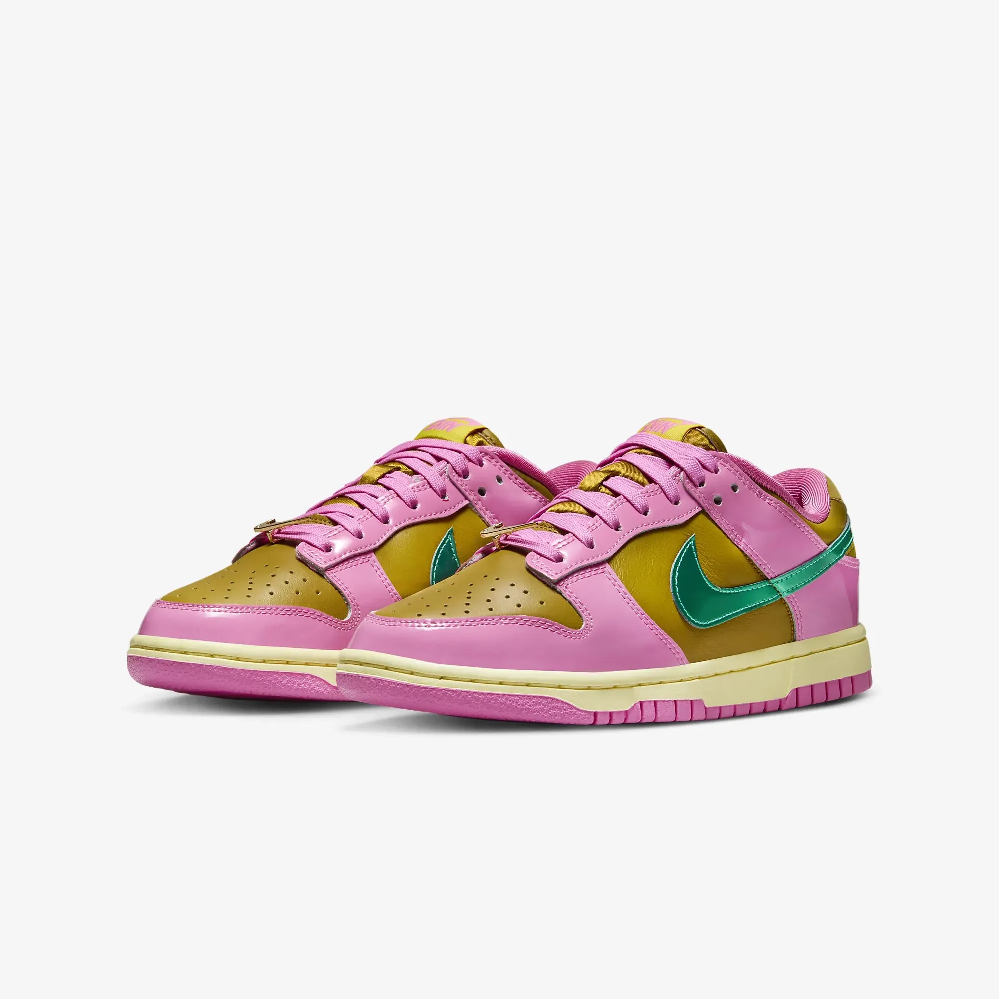 Nike | WMN'S DUNK LOW X PARRIS GOEBEL  { PLAYFUL PINK/MULTI-COLOR-BRONZINE