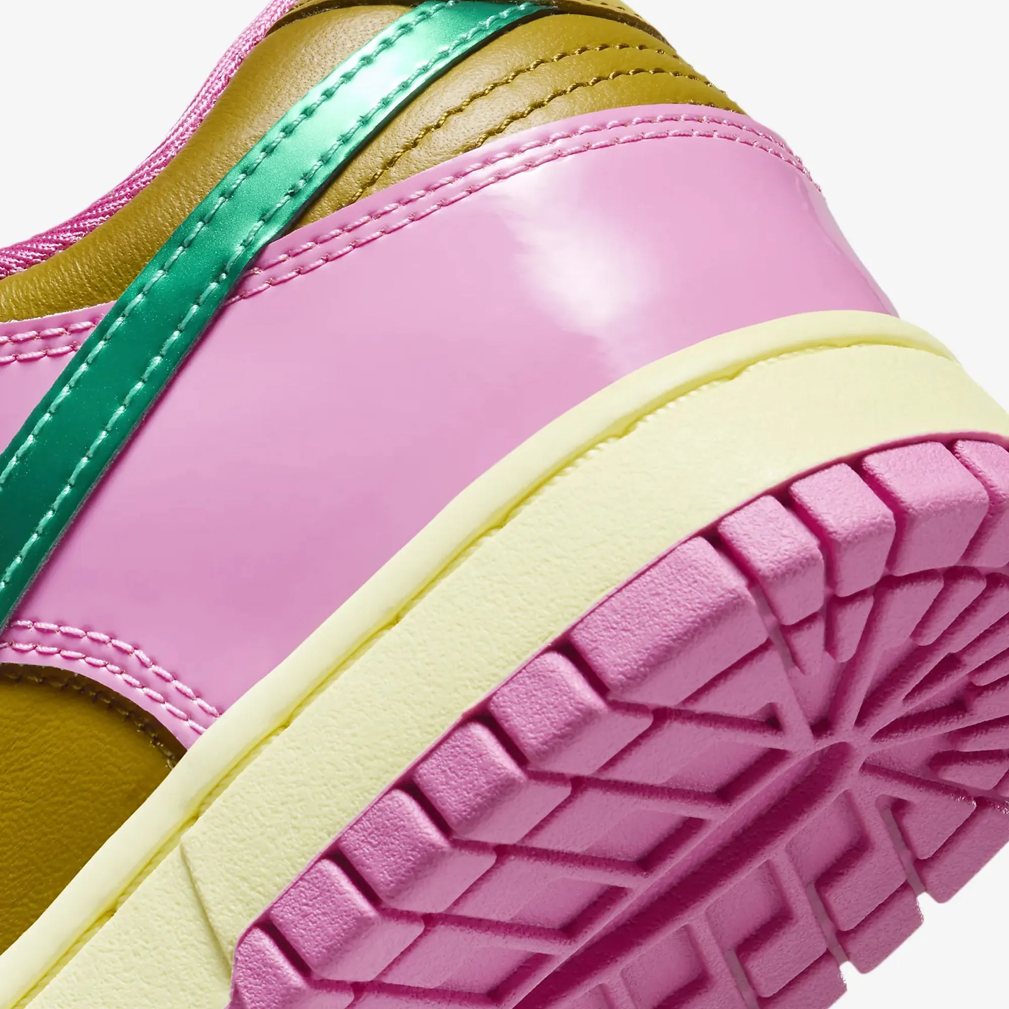 Nike | WMN'S DUNK LOW X PARRIS GOEBEL  { PLAYFUL PINK/MULTI-COLOR-BRONZINE